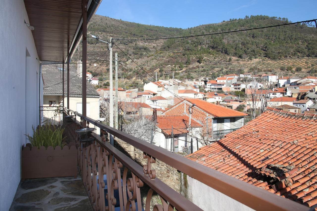 Casa Do Ti Latoeiro Guest House Torre De Moncorvo Exterior photo